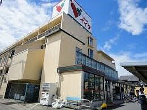 スーパー 302m コモディイイダ鳩ヶ谷店(お客さま目線で発想する。私たちは東京、埼玉、千葉、茨城の一都三県に82店舗が展開する食品パーマーケット企業です。常に消費者サイドにたっていつもの商…