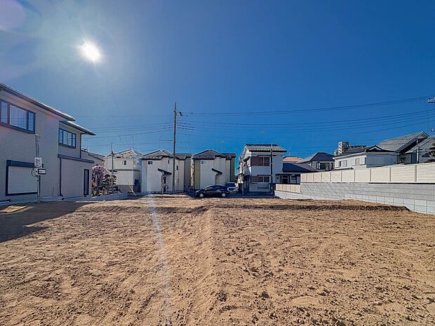 【駐車場】毎日の生活にマイカーが必須という方は、購入を検討する際、駐車場があることは大事な条件です。毎日の通勤や家族の送迎、買い物やお出かけなどクルマのある暮らしを満喫したい方は要チェック。…