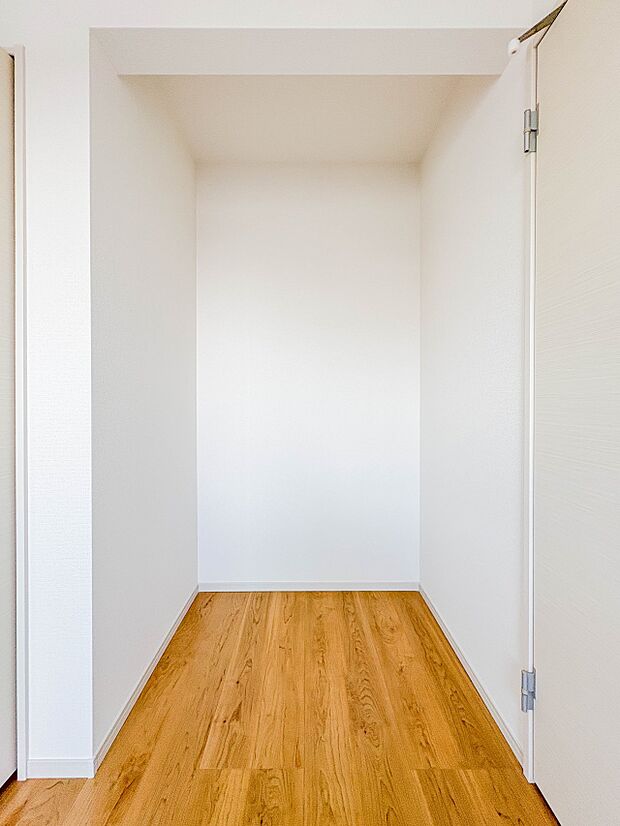 【収納】各部屋を最大限に広く使って頂ける様、全居住スペースに収納付。プライベートルームはゆったりと快適に。