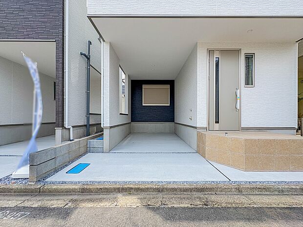 【駐車場】毎日の生活にマイカーが必須という方は、購入を検討する際、駐車場があることは大事な条件です。毎日の通勤や家族の送迎、買い物やお出かけなどクルマのある暮らしを満喫したい方は要チェック。…