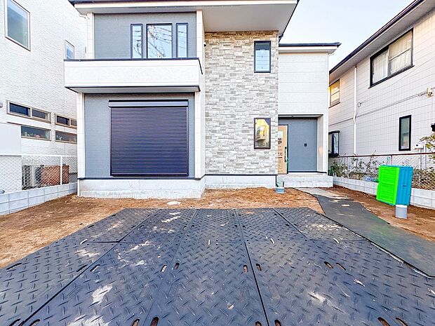 【駐車場】毎日の生活にマイカーが必須という方は、購入を検討する際、駐車場があることは大事な条件です。毎日の通勤や家族の送迎、買い物やお出かけなどクルマのある暮らしを満喫したい方は要チェック。…