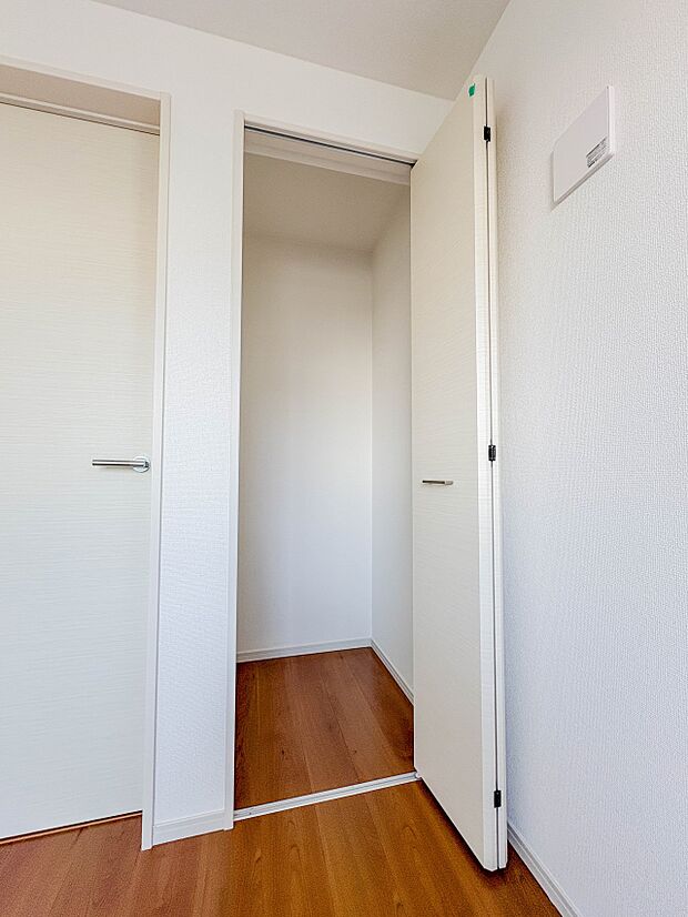 【収納】各部屋を最大限に広く使って頂ける様、全居住スペースに収納付。プライベートルームはゆったりと快適に。