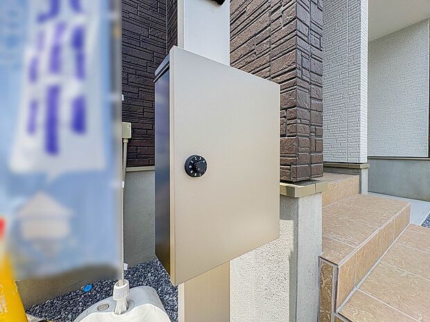 【宅配ボックス】ネットショッピングなどでお買い物したものの受け取りに手間が省けます。
