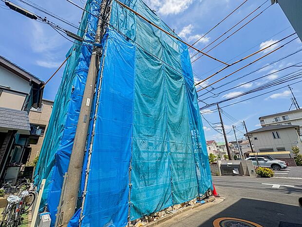 【外観】家族の温かさと陽光の暖かさ、楽しい毎日と明るい未来を予感させる「空間が織り成すひとつ先の住み心地」を演出します。