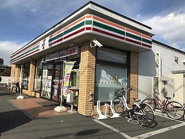 コンビニ 650m セブンイレブン浦和内谷4丁目店