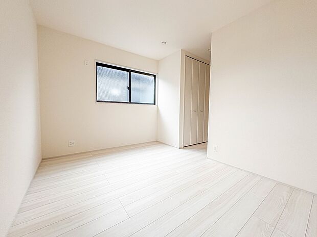 【洋室4.5帖】充実した生活は伸びやかな居室空間から始まります。快適に・伸びやかに。心の潤いを求める方々へ。