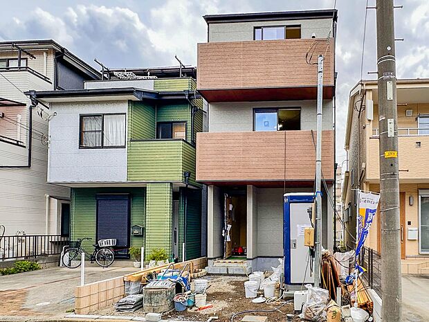 【外観】こちらの物件に少しでもご興味がありましたら、お気軽にお電話下さい。ネット上で「見えない物」「わからない事」でも、実際にご見学いただくことで、手に取るようにおわかりいただけるはずです。…