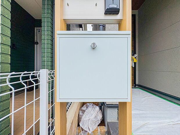 【宅配ボックス】ネットショッピングなどでお買い物したものの受け取りに手間が省けます。
