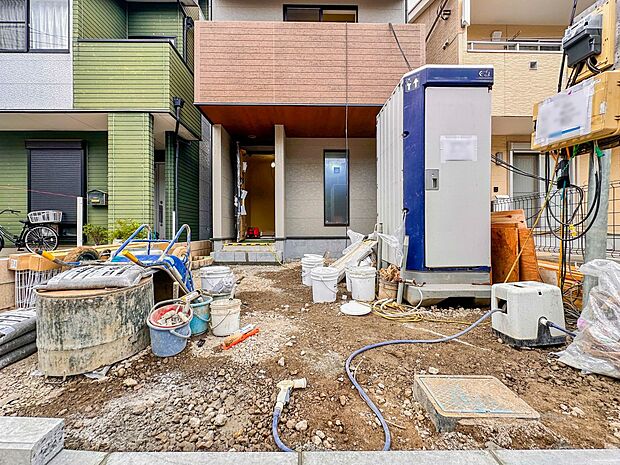 【駐車場】毎日の生活にマイカーが必須という方は、購入を検討する際、駐車場があることは大事な条件です。毎日の通勤や家族の送迎、買い物やお出かけなどクルマのある暮らしを満喫したい方は要チェック。…