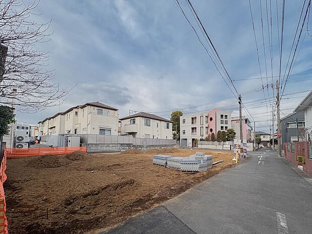 【前面道路】車の通行が少ないので、静かな住環境を維持することができます。