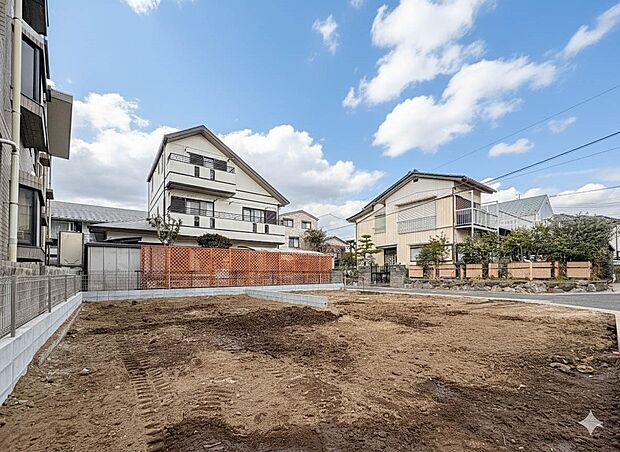 【外観】家族の温かさと陽光の暖かさ、楽しい毎日と明るい未来を予感させる「空間が織り成すひとつ先の住み心地」を演出します。