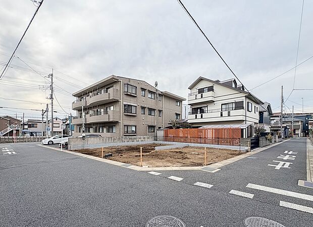 【前面道路6m】車の通行が少ないので、静かな住環境を維持することができます。