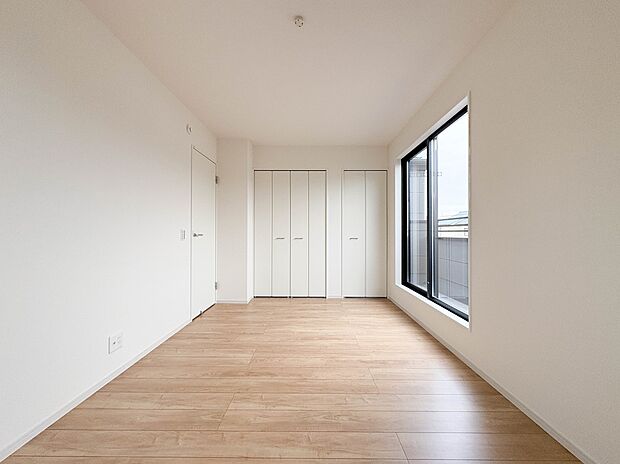 【寝室】寝室は大きいベッドを置くことも可能です。