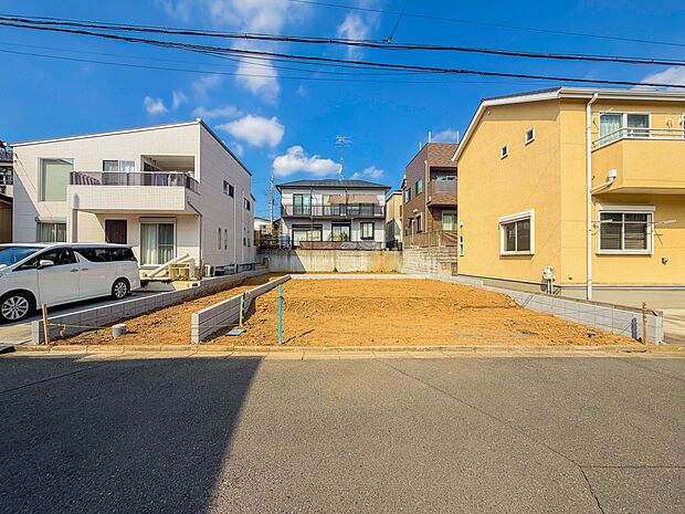 【外観-全体-】南東向きに面しており、開放感があります。モデル棟のご案内も可能です。ぜひ、現地と近隣の施工例を御見学ください。