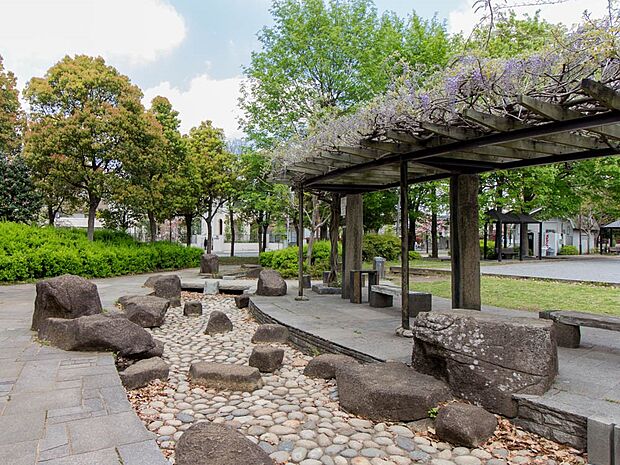 公園 500m 松芝公園(松芝公園(緑区芝原2丁目の公園で、コンビネーション遊具、芝生広場、トイレ、夏にオープンする水遊び場などがあり、公園周辺にはスーパーマーケットや飲食店があります。))…