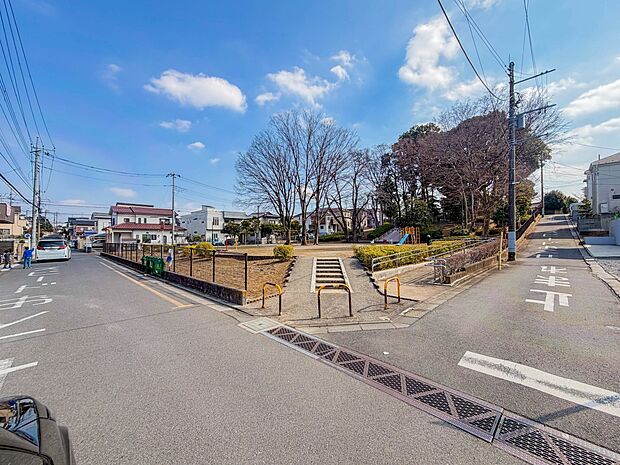 公園 130m 芝原中央公園(芝原中央公園(徒歩2分の距離にあるので、お子様とちょっと遊ぶには良い距離感です。))