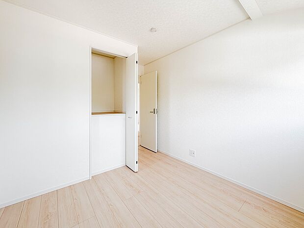 【洋室】充実した生活は伸びやかな居室空間から始まります。快適に・伸びやかに。心の潤いを求める方々へ。