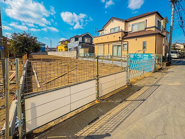 【前面道路】車の通行が少ないので、静かな住環境を維持することができます。