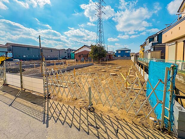 【外観】家族の温かさと陽光の暖かさ、楽しい毎日と明るい未来を予感させる「空間が織り成すひとつ先の住み心地」を演出します。