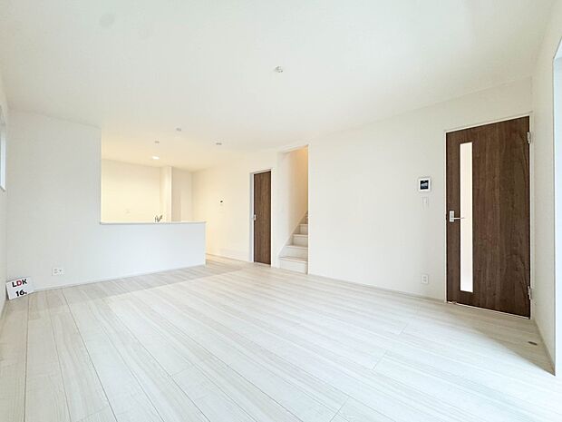 【LDK16帖】  整然とした空間演出、快適な理想の暮らしの実現は家のみの拘りではなく、そこで暮らす方々にとって素敵な環境であることも挙げられると思います。四季折々の変化が奏でる鼓動を楽しん…