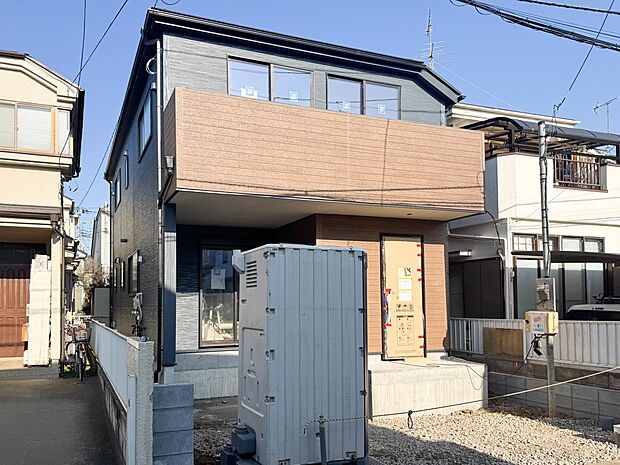 【外観】家族の温かさと陽光の暖かさ、楽しい毎日と明るい未来を予感させる「空間が織り成すひとつ先の住み心地」を演出します。