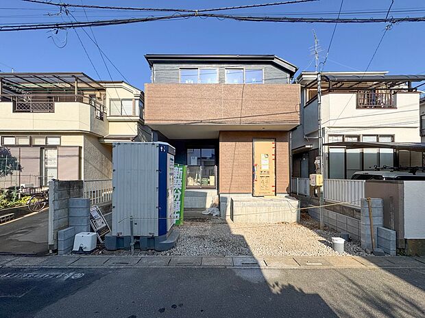 【外観】こちらの物件に少しでもご興味がありましたら、お気軽にお電話下さい。ネット上で「見えない物」「わからない事」でも、実際にご見学いただくことで、手に取るようにおわかりいただけるはずです。…