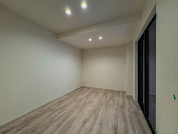 1号棟【寝室7.2帖】シンプルな内装はおしゃれのポイントです。シンプルは華美より飽きがこないからです。色や模様でおしゃれ感をだす。それがシンプルイズビューティーです。