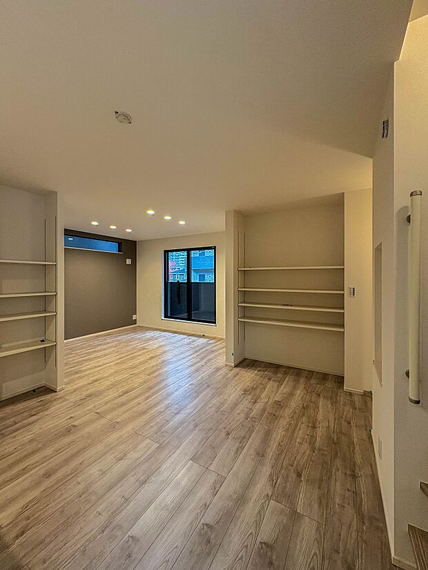 1号棟【ダイニングキッチン】料理をしながら、後片付けをしながら二人で会話を楽しみたい空間。