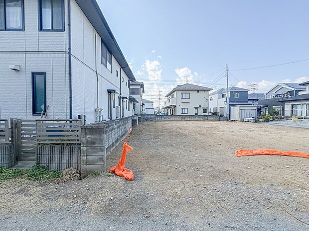 【外観】こちらの物件に少しでもご興味がありましたら、お気軽にお電話下さい。ネット上で「見えない物」「わからない事」でも、実際にご見学いただくことで、手に取るようにおわかりいただけるはずです。…