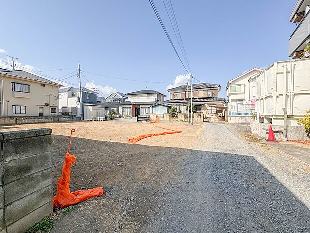【前面道路4m】車の通行が少ないので、静かな住環境を維持することができます。