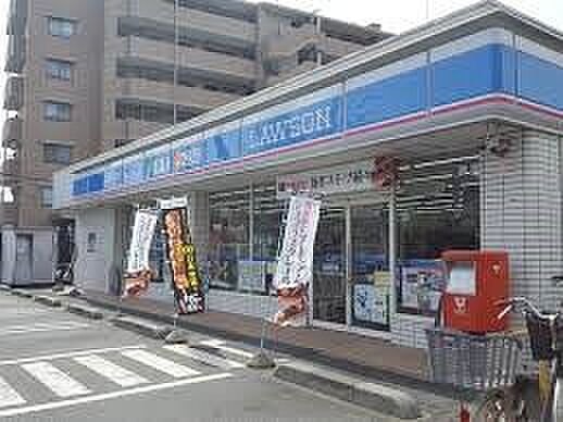 コンビニ 200m ローソン川口元郷1丁目店(【ローソン川口元郷1丁目店】新・企業スローガンは「マチのほっとステーション」。「圧倒的な美味しさ」「人への優しさ」「地球(マチ)への優しさ」の3…