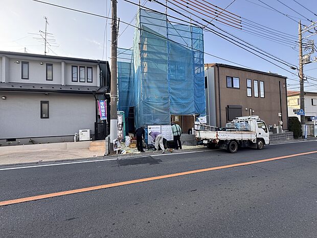 【外観】こちらの物件に少しでもご興味がありましたら、お気軽にお電話下さい。ネット上で「見えない物」「わからない事」でも、実際にご見学いただくことで、手に取るようにおわかりいただけるはずです。…