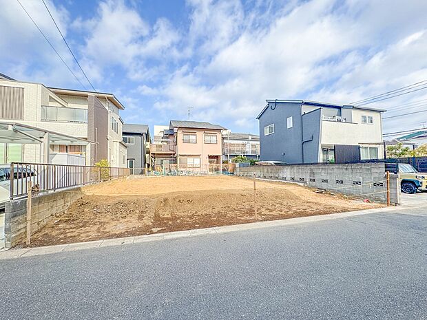 【外観】家は一生のお買物。自分ならではの家族ならではの、家にしたい。書斎を設ける。子どものプレイングルームを設ける。趣味のオーディオルームを設置する。夢を追うオンリーワンの家です。