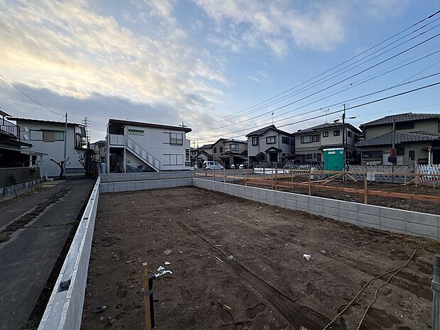 【外観】陽当りが良いと、洗濯物が乾きやすいですし、湿気やカビの心配も減るので快適です。寒い冬の日でも、日差しが届くと家の中が暖かくなりますね。