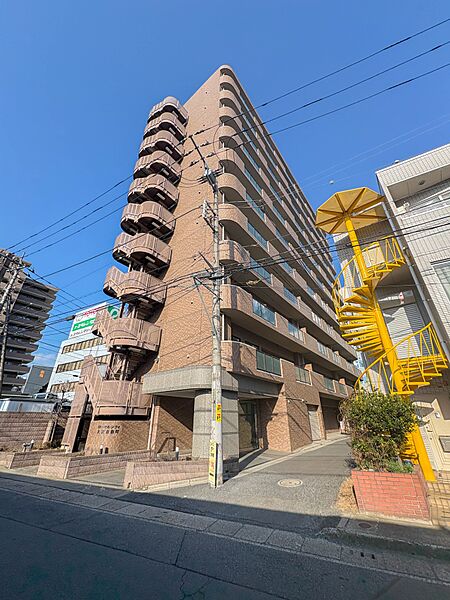 【外観】JR大宮駅徒歩8分の好立地。近隣に商業施設が豊富な利便性の高いエリアです。
