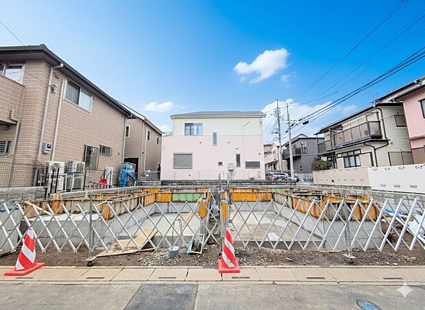 【駐車場】ゆったりとした駐車スペースを確保。大きめのお車でもOK。