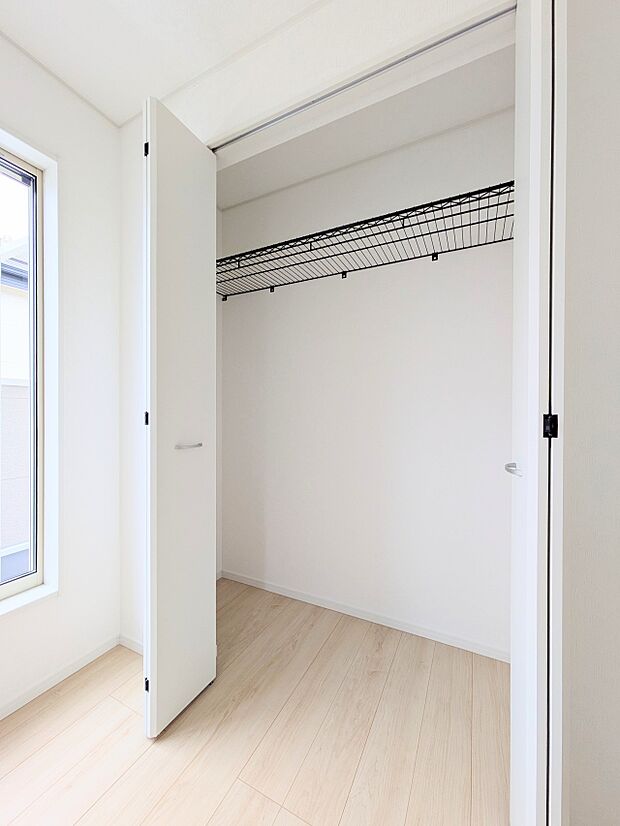 【収納】各部屋を最大限に広く使って頂ける様、全居住スペースに収納付。プライベートルームはゆったりと快適に。