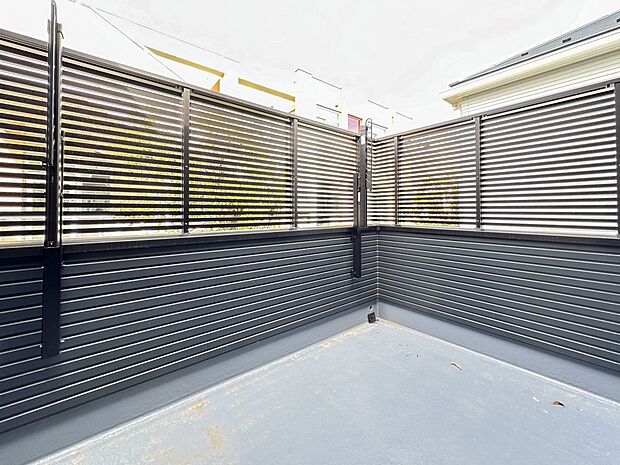 【バルコニー】 バルコニーから差し込む陽光・通風は、住環境・快適性と共に有り続ける貴重な「財産」です。