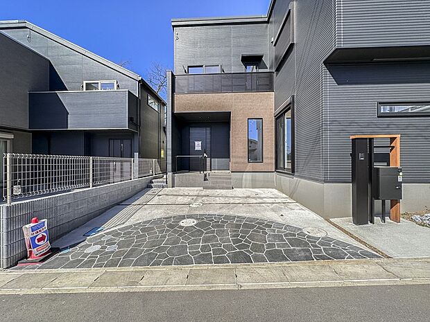 カースペース2台可。車が1台なら、来客用の駐車場や、駐輪スペースとしてご活用ください。