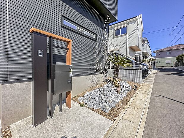 【庭】プランター等をおいてガーデニングが楽しめます。