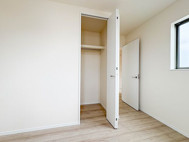 【収納】各部屋を最大限に広く使って頂ける様、全居住スペースに収納付。プライベートルームはゆったりと快適に。