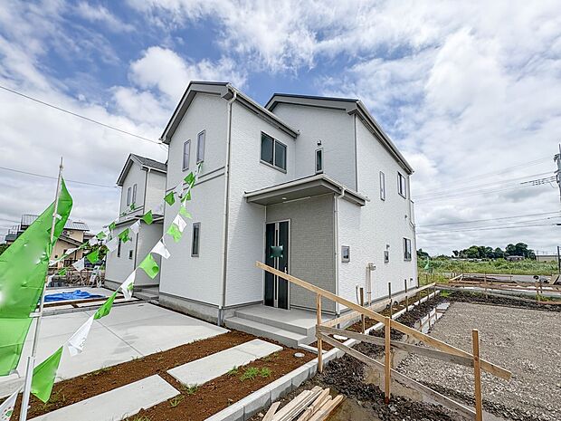 【現地外観】全棟がカースペース2台可能です。ゆったり広々な土地でお住まいください。