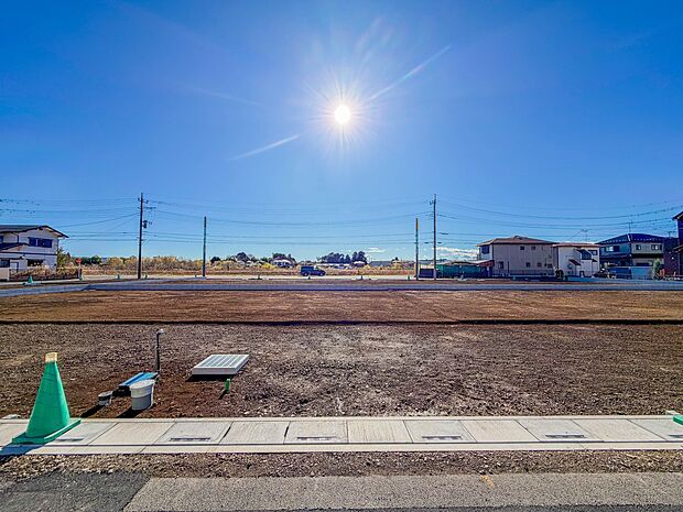 【現地外観】全棟がカースペース2台可能です。ゆったり広々な土地でお住まいください。