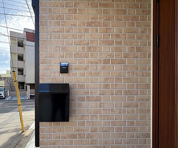 【その他の外観】郵便ポストとインターフォンです。