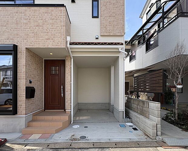 【駐車場】毎日の生活にマイカーが必須という方は、購入を検討する際、駐車場があるか要チェックです。