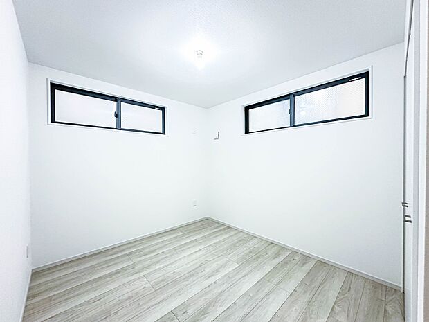 【寝室】充実した生活は伸びやかな居室空間から始まります。快適に・伸びやかに。心の潤いを求める方々へ。