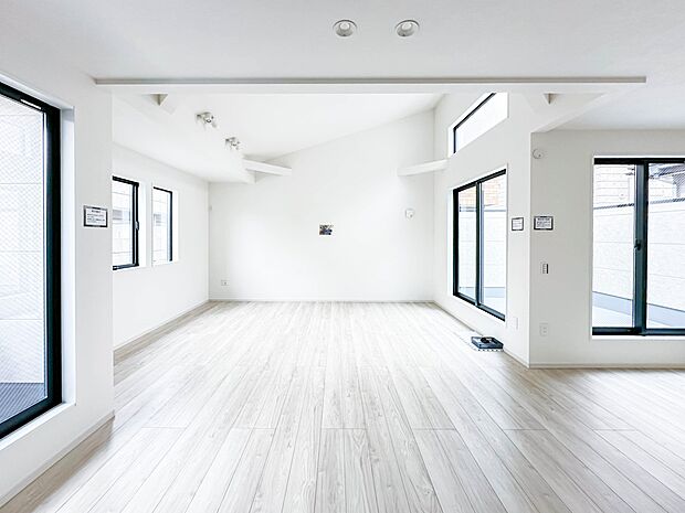 【LDK】家族そろって、お話ししながら、お料理を創る、食べる。ダイニングンならではの家族の風景です。家族との楽しい食事が好き。