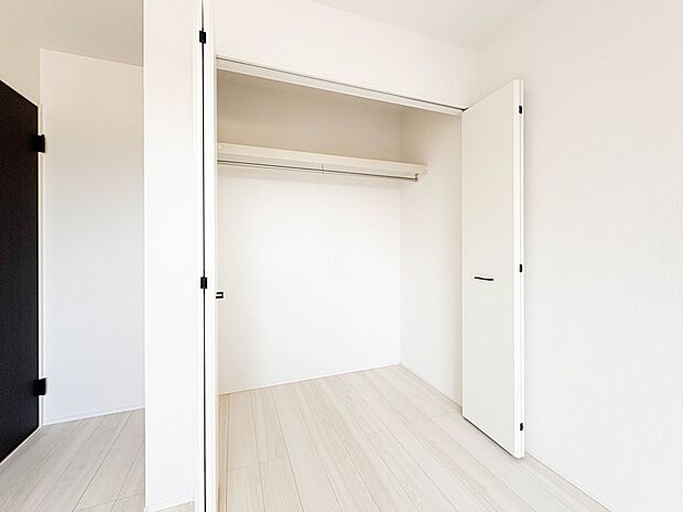 【収納】各部屋を最大限に広く使って頂ける様、全居住スペースに収納付。プライベートルームはゆったりと快適に。