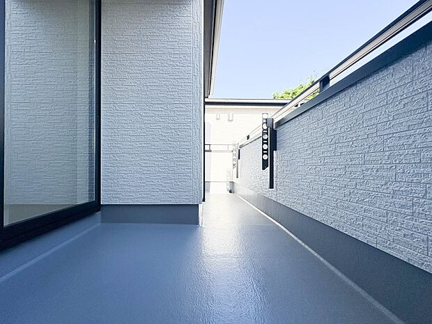 【バルコニー】バルコニーから差し込む陽光・通風は、住環境・快適性と共に有り続ける貴重な「財産」です。