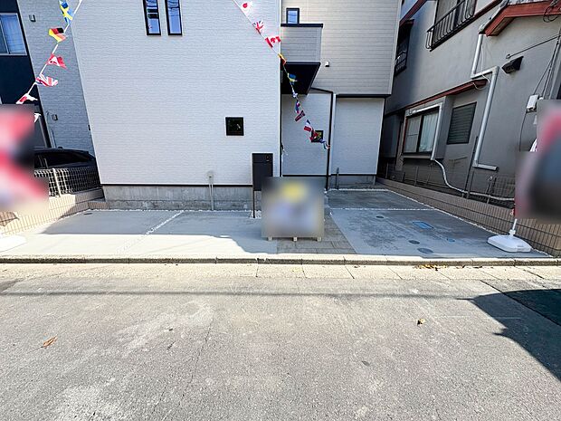 【駐車場】毎日の生活にマイカーが必須という方は、購入を検討する際、駐車場があることは大事な条件です。毎日の通勤や家族の送迎、買い物やお出かけなどクルマのある暮らしを満喫したい方は要チェック。…